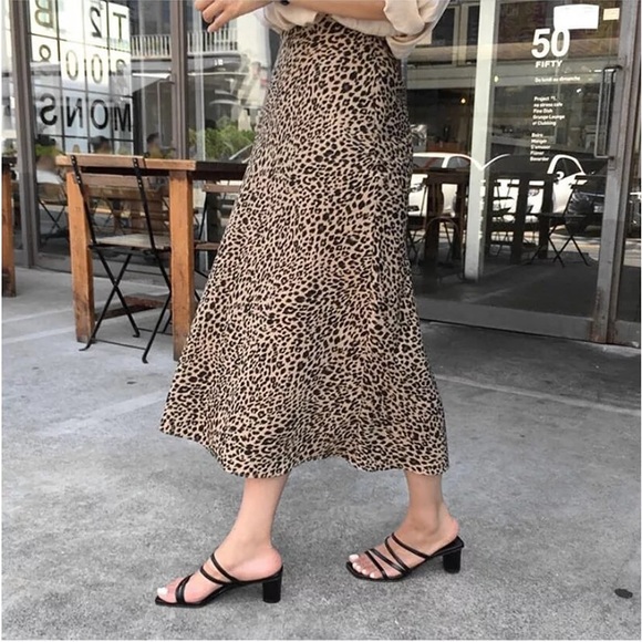 Dresses & Skirts - ✨1 LEFT 🆕 Silky leopard midi skirt 🐆